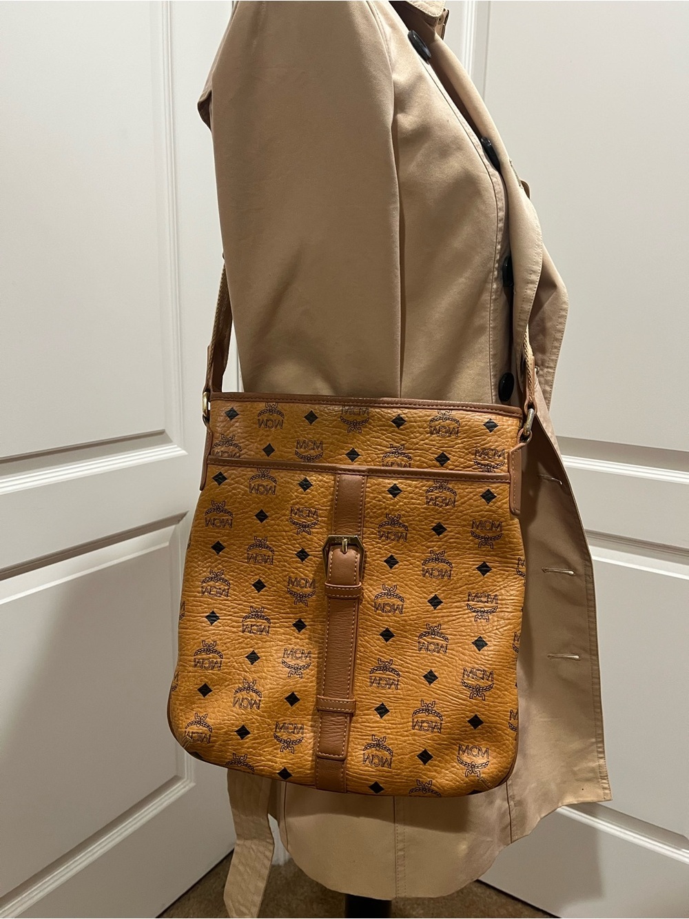 MCM COGNAC VISETOS 2 SIDED MESSENGER SLING BAG - Picture 15 of 15